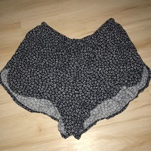 Brandy Melville shorts floral